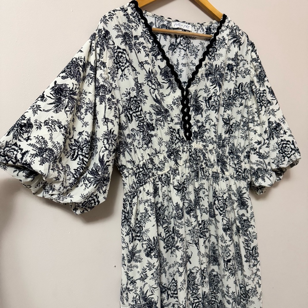She+Sky (L-XL) white black floral boutique v-neck puff sleeve midi dress - Picture 5 of 5